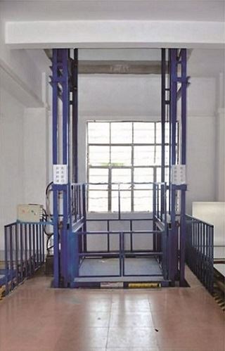 Платформа за подизање терета за шину